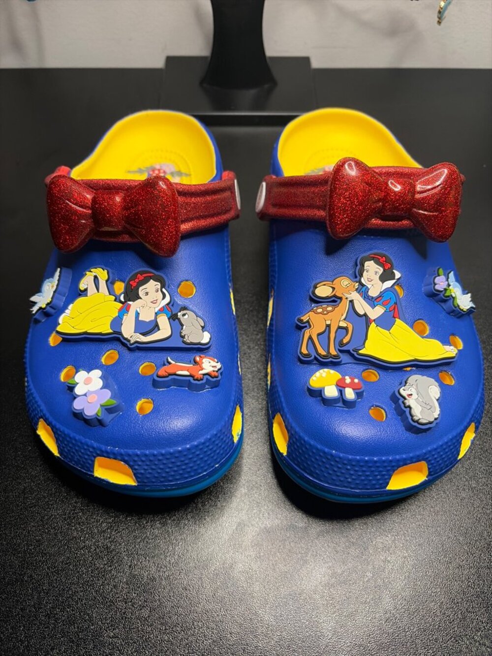 Crocs Disney Snow White Classic Clogs J4 Glitter Bow Blue Yellow Kids
